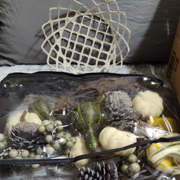 Hobby Lobby Other - Decorative 10" Wrapped Wire Bowl & Bag o' Stuff, Green, Gold, White